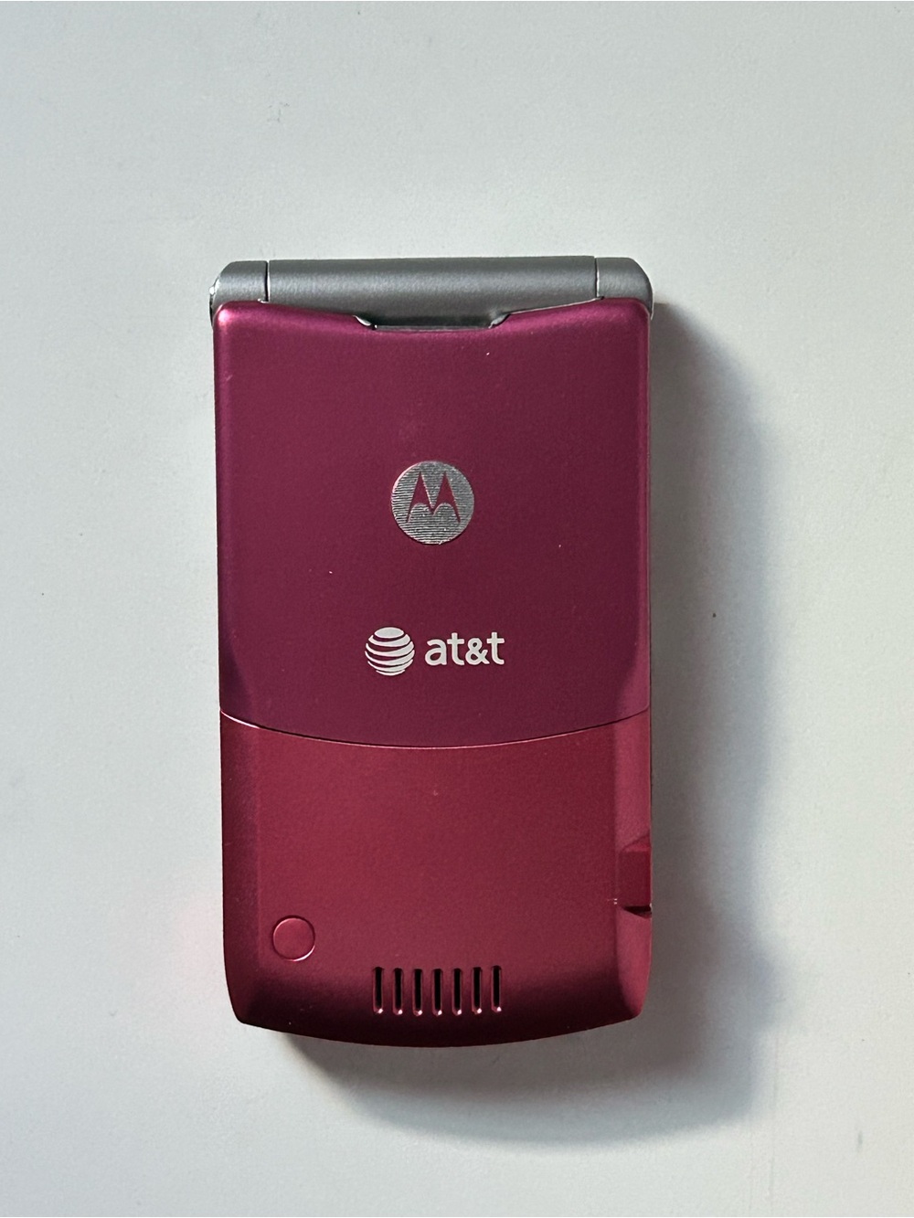 Motorola RAZR V3 Retro Flip Phone - Picture 3 of 3